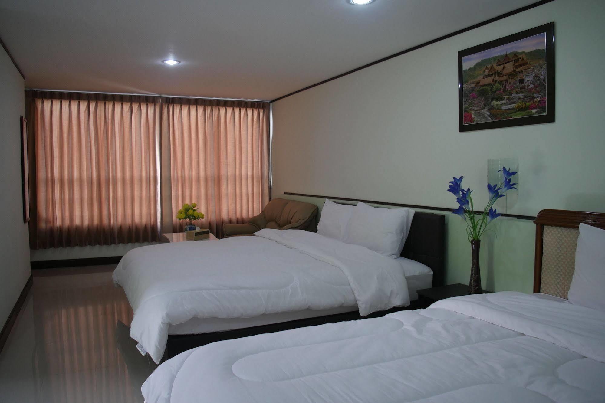 Suites 31 Sukhumvit Bangkok Exterior photo