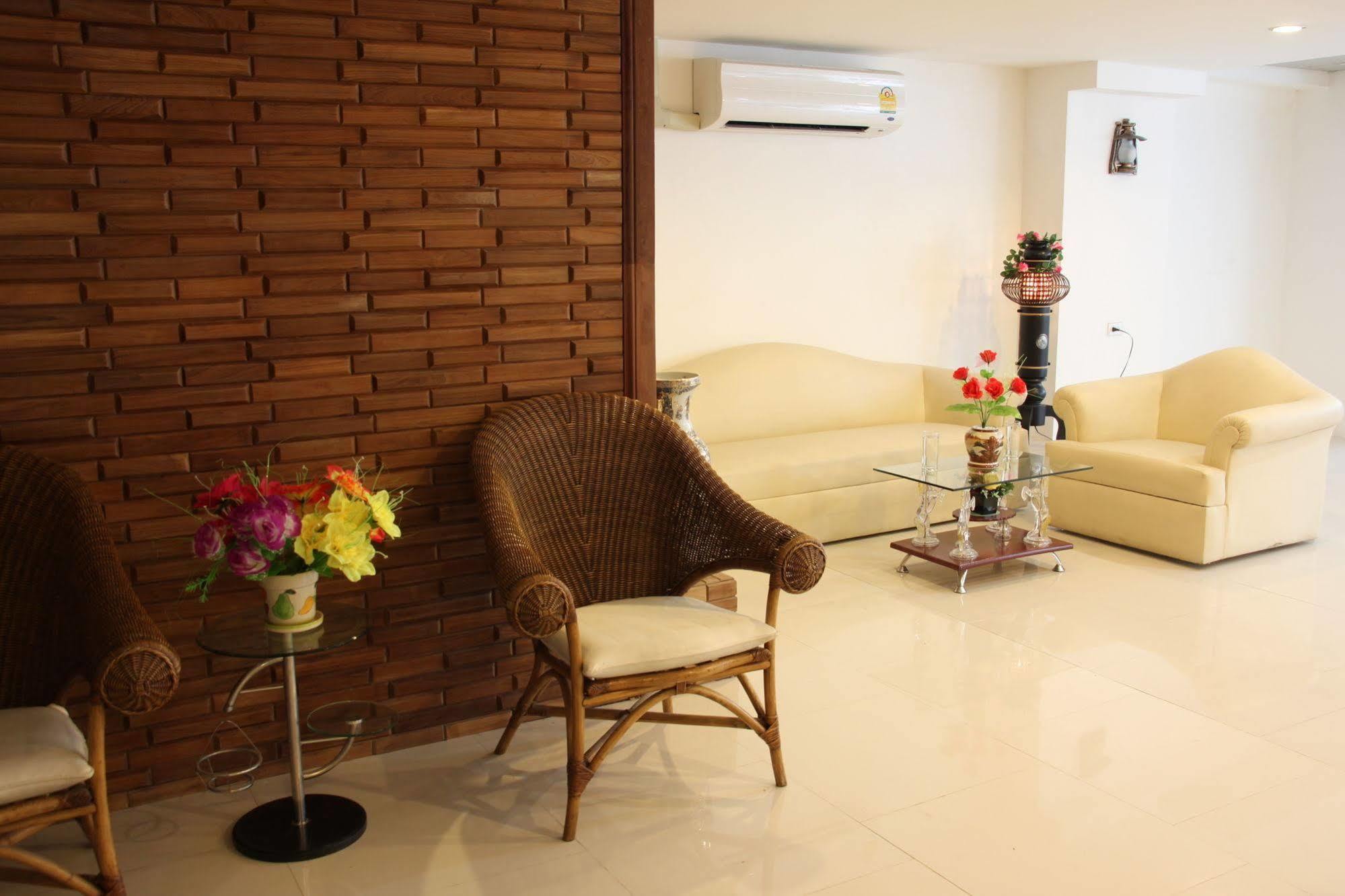Suites 31 Sukhumvit Bangkok Exterior photo